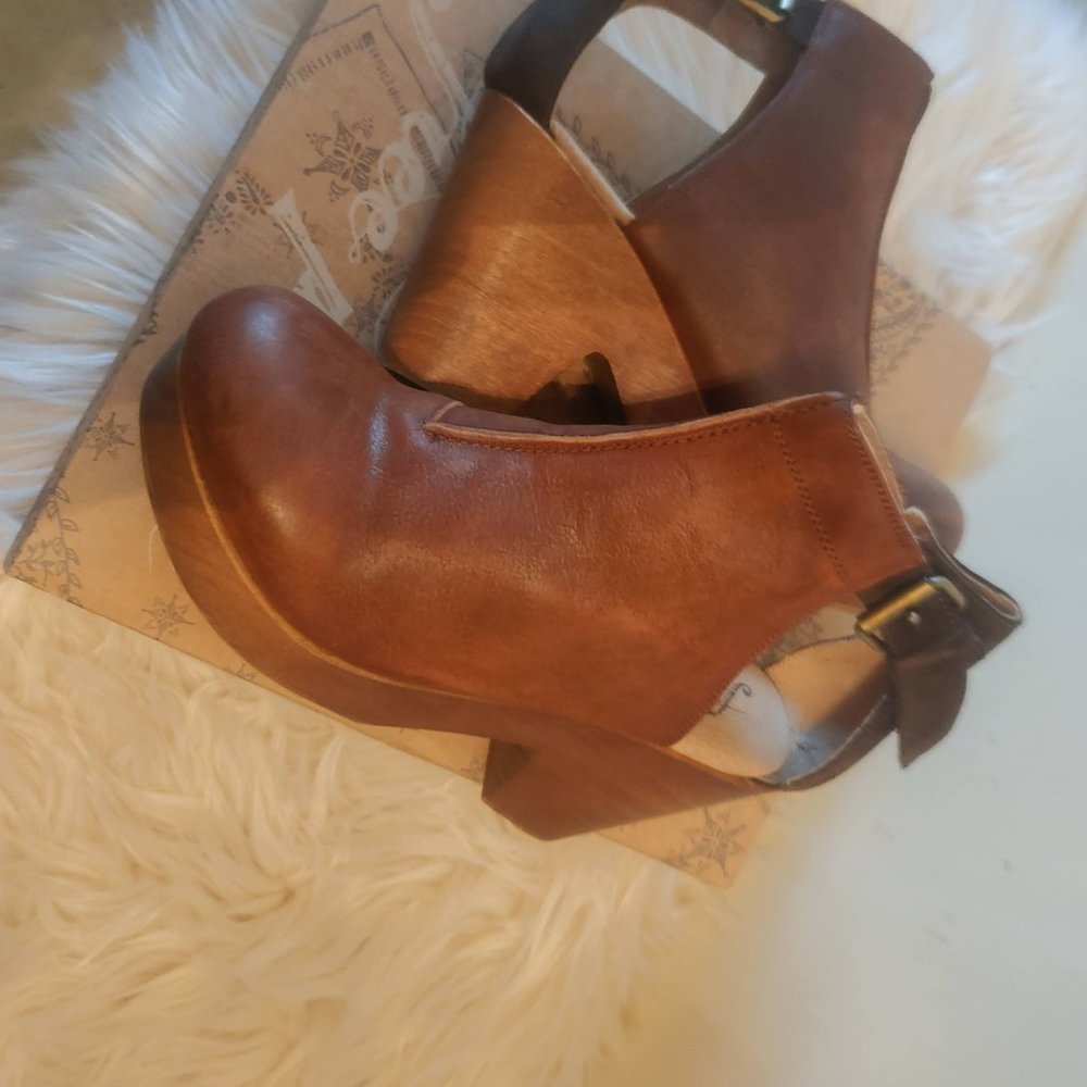 FREE PEOPLE AMBER ORCHARD CLOGS NEW SIZE 38